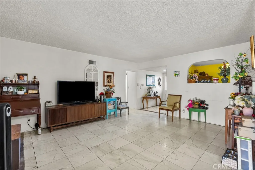 10533 Kurt Street, Lakeview Terrace, California 91342 home-pic-20